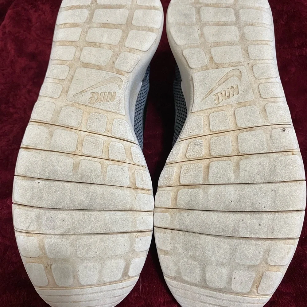 Nike Black and Gray Athletic Shoes
Size 7Y or 8.5 in women’s. In great shape! - Picture 3 of 6